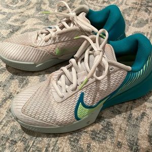 Nike Vapor Pro Women’s tennis sneakers
